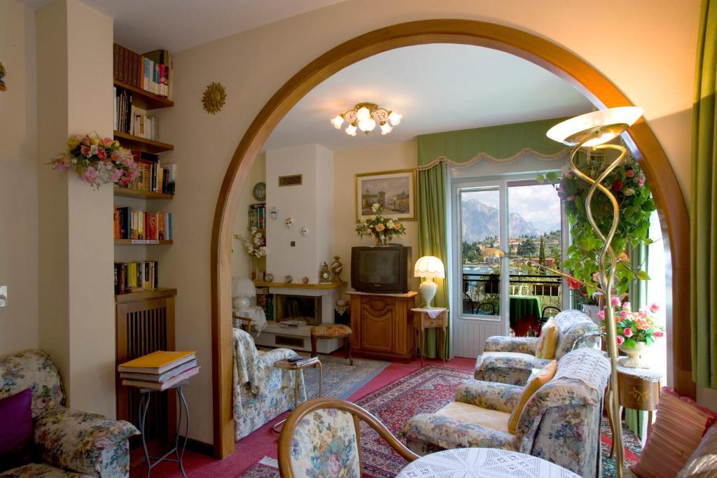Casa Alessandra Hotel 2*