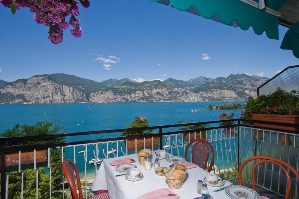 Casa Alessandra Hotel 2*